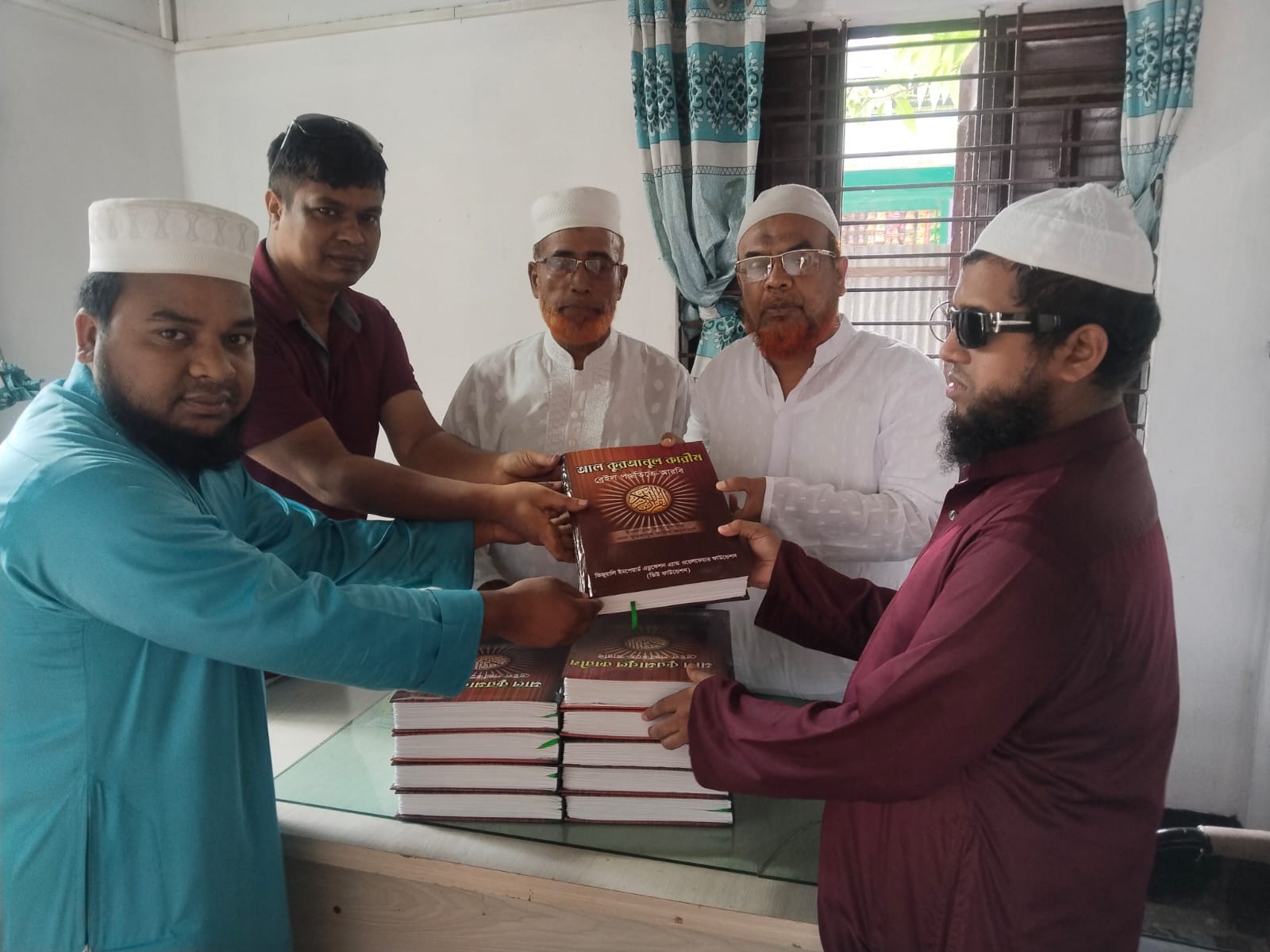 রংপুর রক্তদান যুব ও সামাজিক সংগঠনের উদ্যোগে দৃষ্টি প্রতিবন্ধী এতিমখানায় ব্রেইল কোরআন বিতরণ