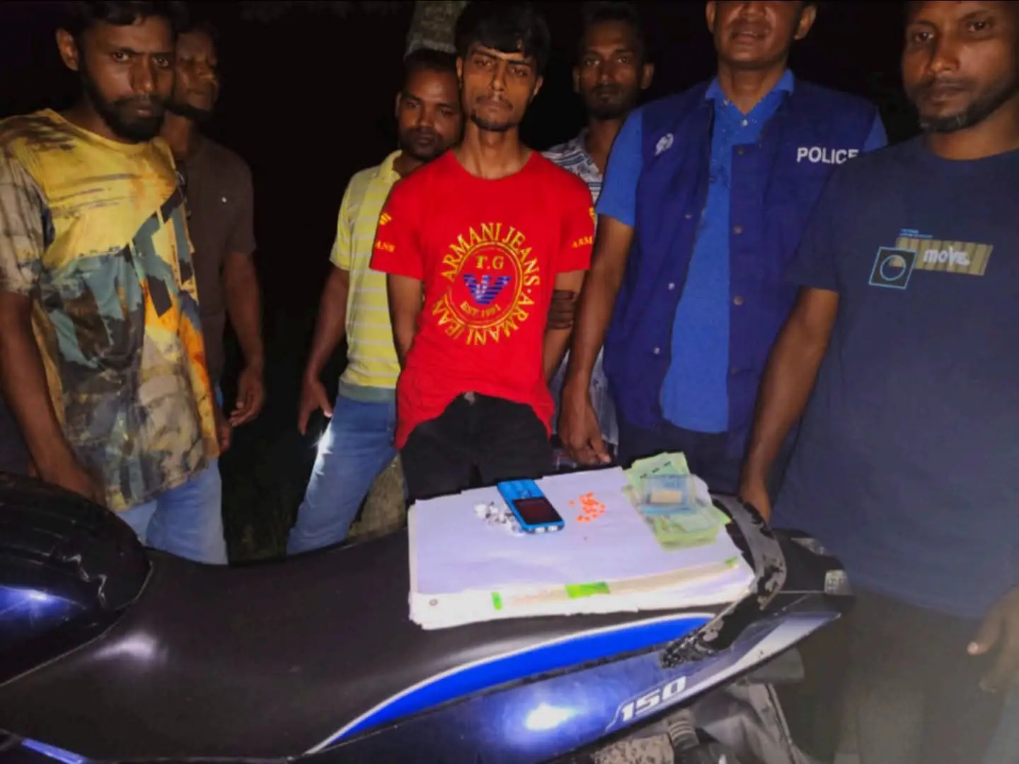 কাউনিয়ায় মাদক ও নগদ টাকাসহ যুবক গ্রেফতার