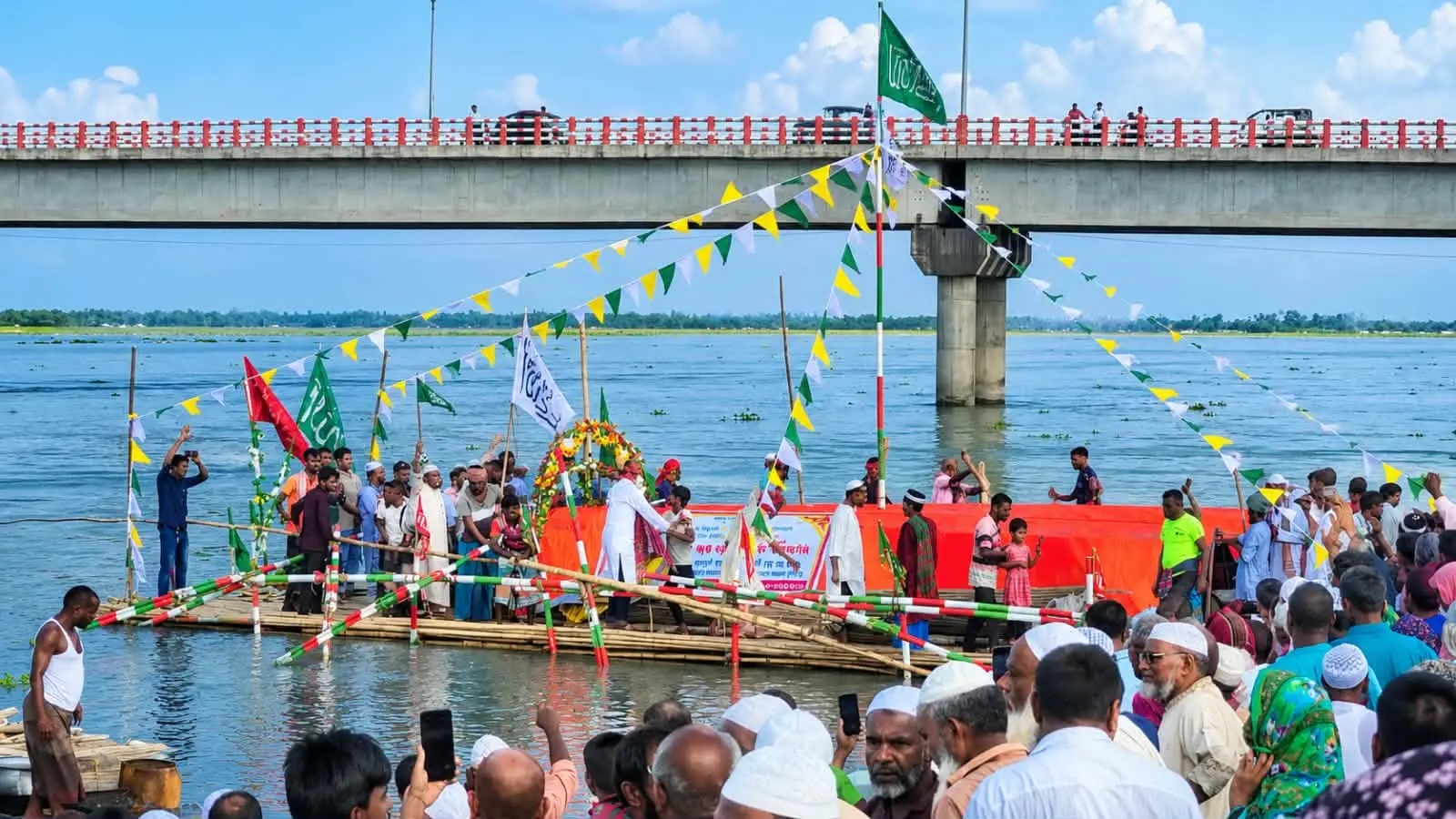 ​বিশ্ব জাকের মঞ্জিল পাক দরবার শরীফে কাউনিয়া থেকে বাঁশের ভুঁরার যাত্রা