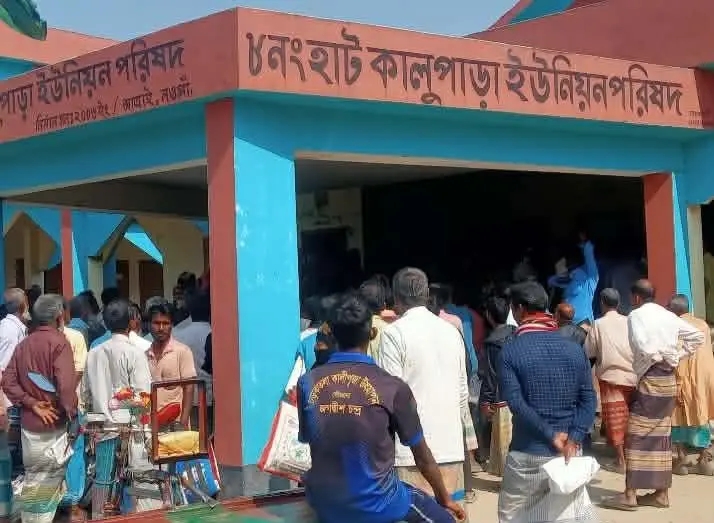 স্বল্পমূল্যে টিসিবি পণ্য পেয়ে স্বস্তিতে নিম্ন আয়ের মানুষ