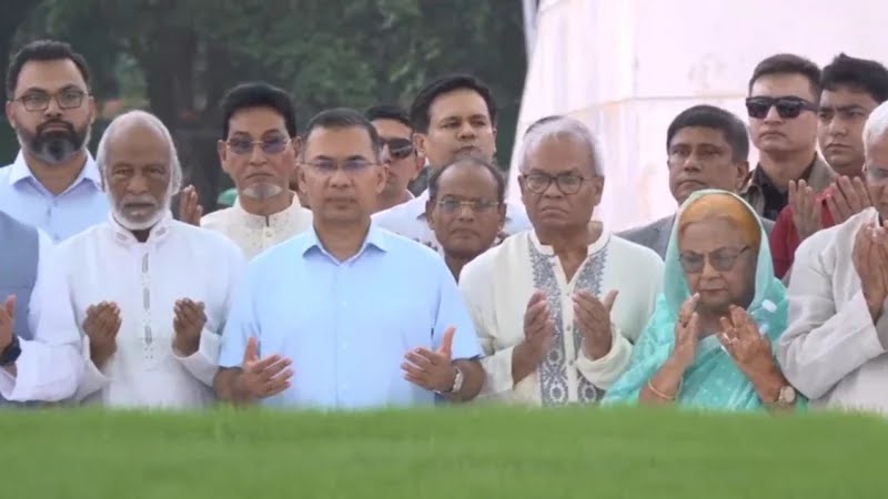 জিয়াউর রহমান ও খালেদা জিয়ার কবরে প্রধানমন্ত্রীর শ্রদ্ধা
