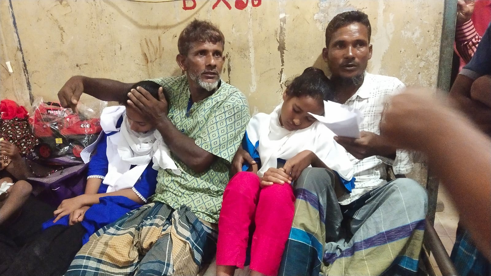 হাতিয়ায় বিদ্যালয় শ্রেণীকক্ষে গন্ধে আবারও ২৫ শিক্ষার্থী অসুস্থ